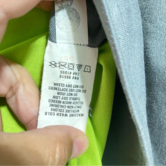 UNDER ARMOUR Loose Heat Gear Athletic Tshirt Lime Green Gray Youth Small - Picture 10 of 12